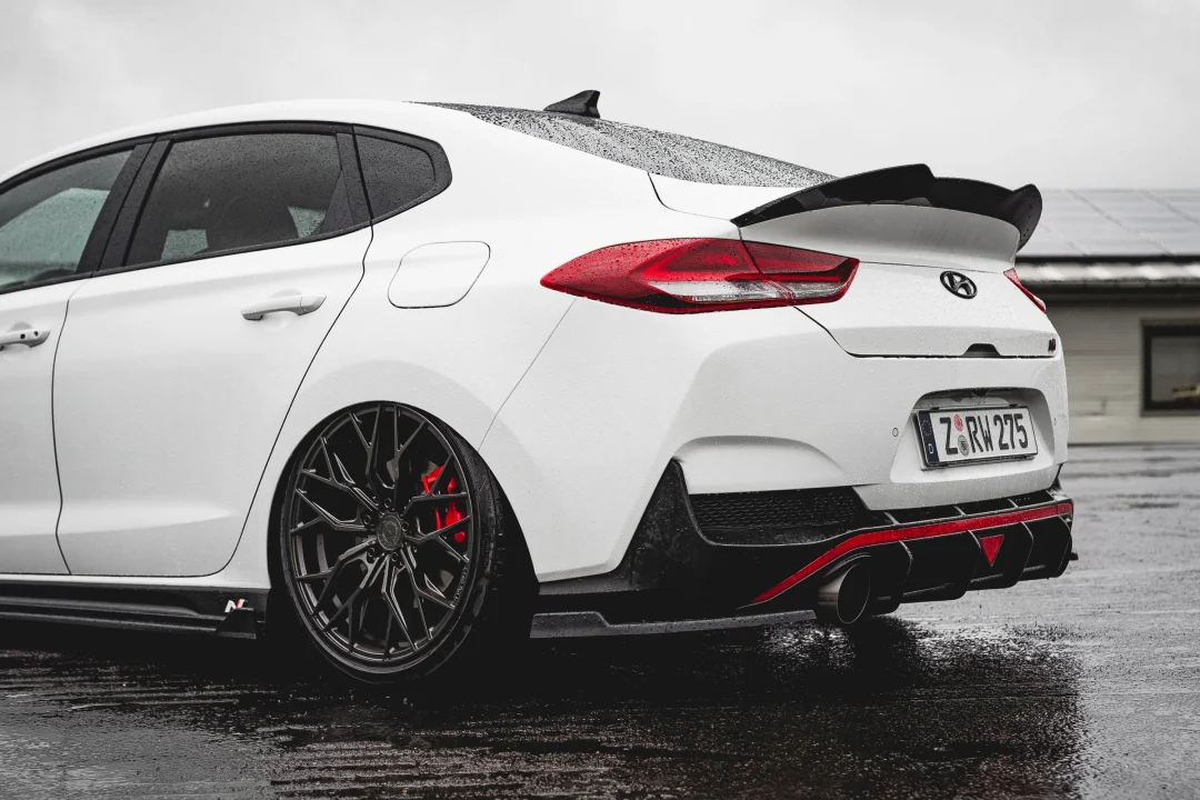 Hyundai i30N mit Concaver CVR1 Carbon Graphite