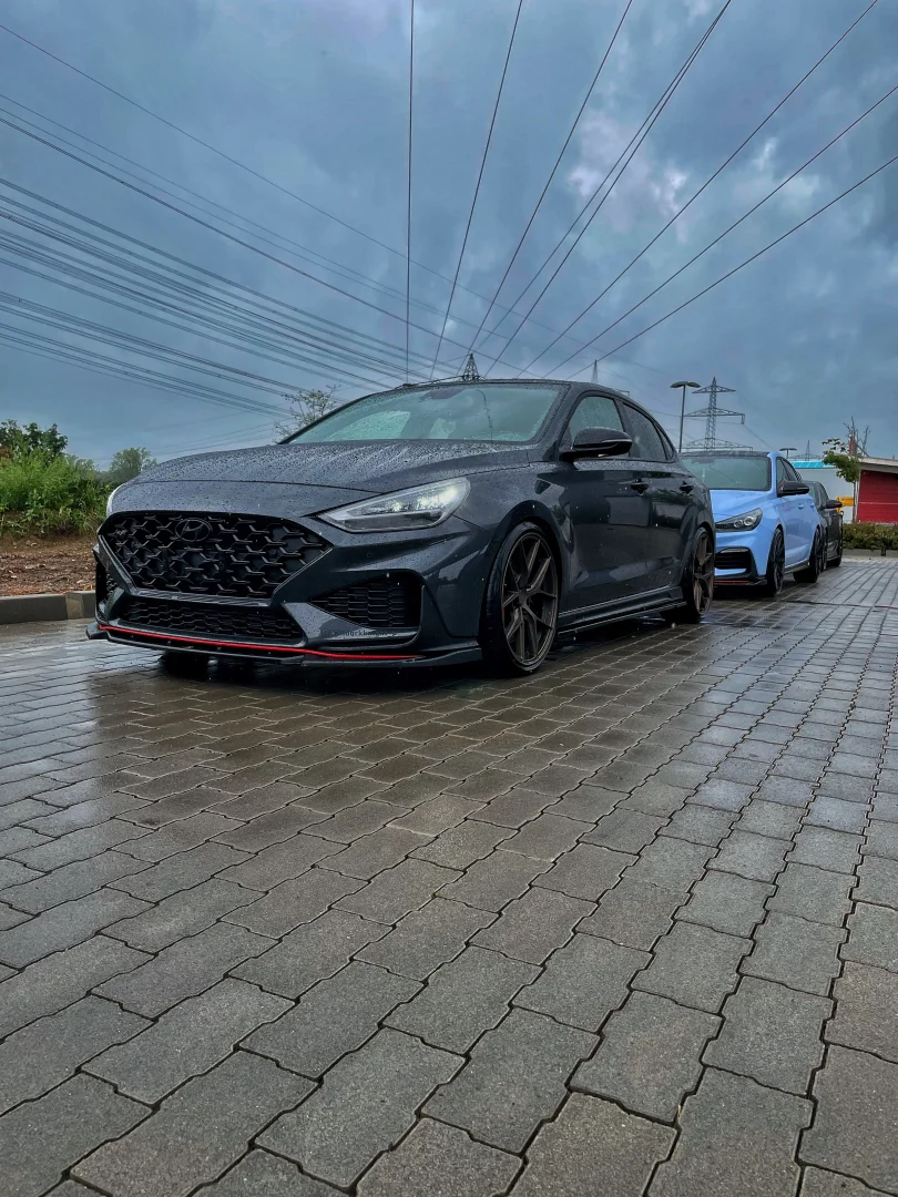Hyundai Fastback mit JR Wheels SL01 