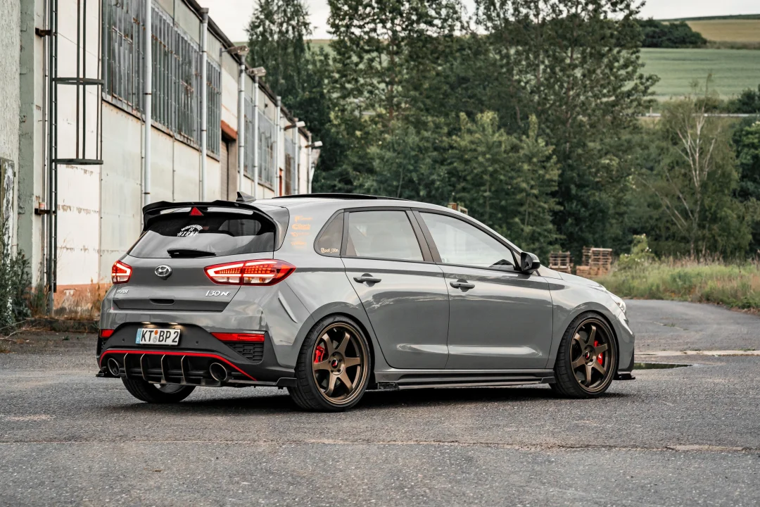 Hyundai Facelift mit JR Wheels JR3 Bronze