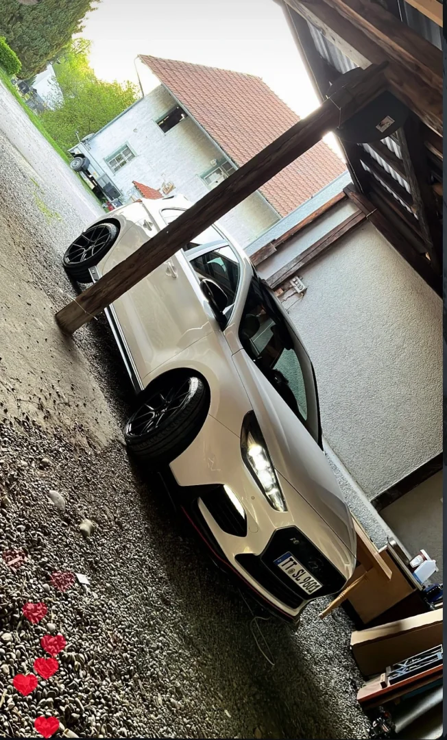 Hyundai i30N mit JR Wheels JR30 Black